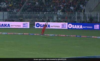 Mohammad Rizwan - Hasan Ali - Watch: Hasan Ali's Reaction To Mubasir Khan's Stunning Catch In PSL Goes Viral - sports.ndtv.com - Pakistan -  Lahore -  Islamabad