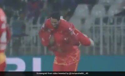 Hasan Ali - Watch: Hasan Ali's Hilarious Attempt To Jump On Azam Khan In PSL Goes Viral - sports.ndtv.com - Pakistan -  Lahore -  Islamabad