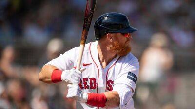 Justin Turner hit in face by pitch, leaves Red Sox spring game