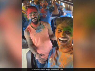 Virat Kohli - Watch: Virat Kohli, Rohit Sharma Lead India's Holi Celebrations In Team Bus - sports.ndtv.com - Australia - India -  Ahmedabad