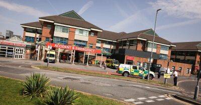 Hospital A&E urges people to attend only in life-threatening situation as department 'really busy' - manchestereveningnews.co.uk - Manchester