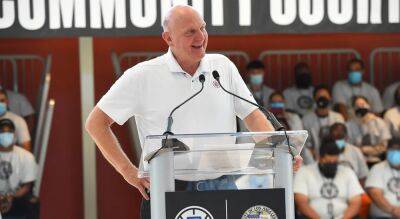 Clippers owner Steve Ballmer gets fired up over unique toilet situation at new arena
