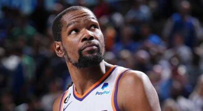 Kevin Durant - Kyrie Irving - Brooklyn Nets - Charlotte Hornets - Kevin Durant scratched from Suns' home debut after slipping in pregame warmups - foxnews.com - Usa -  Chicago -  Oklahoma City - county Dallas - county Maverick - county Glenn