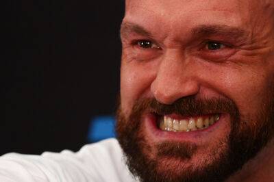 Oleksandr Usyk - Tyson Fury - Frank Warren - Promoter accuses Fury of turning down 60-40 offer to fight Usyk - guardian.ng - Ukraine