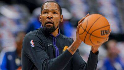 Kevin Durant's freak injury in Suns warmups could cost him rest of regular season: report