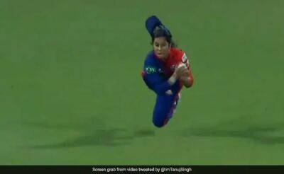 Harmanpreet Kaur - Hayley Matthews - Alice Capsey - Watch: Jemimah Rodrigues Pulls Off Stunning Catch In WPL, Leaves Fans In Awe - sports.ndtv.com - India -  Delhi