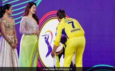 Gujarat Titans - Sai Sudharsan - Arijit Singh Touches MS Dhoni's Feet Before IPL 2023 Opener. Photo Breaks Internet - sports.ndtv.com - India -  Ahmedabad -  Chennai