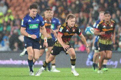 Barrett blunder sees Chiefs overcome Blues to stay unbeaten in Super Rugby