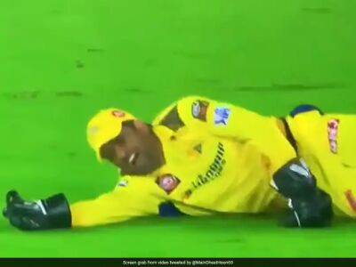 MS Dhoni Grimaces In Pain During IPL 2023 Opener vs Gujarat Titans, CSK Coach Gives Injury Update