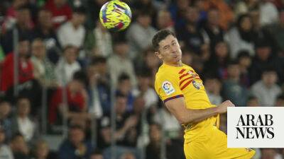 Lewandowski hits two as Liga leaders Barca cruise past Elche