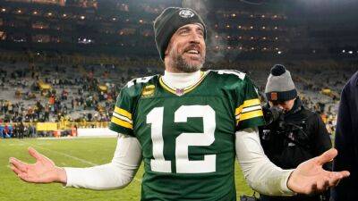 Brett Favre - Aaron Rodgers - Packers, Jets still discussing Aaron Rodgers deal amid delay - espn.com - New York - Jordan - state Wisconsin - county Green - county Douglas - county Bay