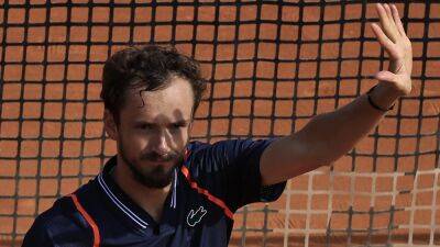 Daniil Medvedev beats Lorenzo Sonego in Monte Carlo to set up a first clay court meet with Alexander Zverev