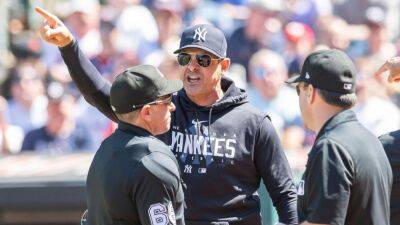 Yankees manager Aaron Boone ejected after replay review confusion