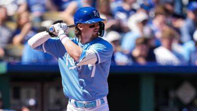 Royals’ Bobby Witt Jr hits foul ball, caught by father