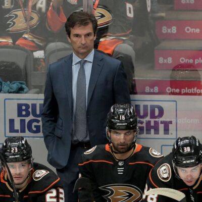 Dallas Eakins out as Ducks coach after four seasons