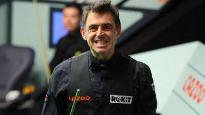 Ronnie O’Sullivan pounces on Pang Junxu errors to take commanding lead in World Snooker Championship opener - eurosport.com - China -  Sheffield