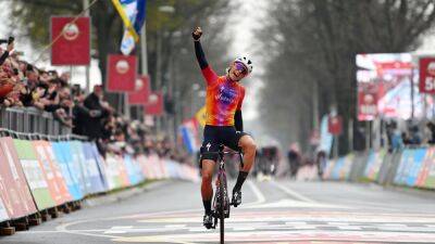 Demi Vollering takes win at 2023 Amstel Gold Race after late breakaway, Lotte Kopecky second for SD Worx