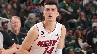 Heat's Tyler Herro breaks hand diving for loose ball, still manages to put up shot