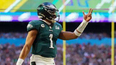 Jalen Hurts agrees to five-year, $255 million extension with Eagles
