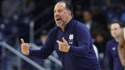 Ex-Notre Dame coach Mike Brey to join Hawks staff, sources say
