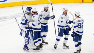 Lightning dominate Maple Leafs in Toronto to take Game 1