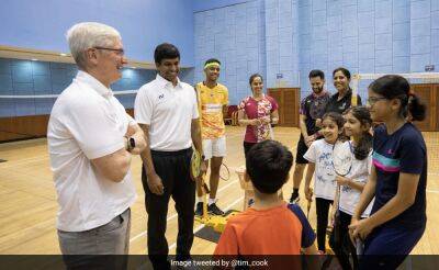 Apple CEO Tim Cook "Served, Smashed" With Saina Nehwal, Pullella Gopichand. See Pics