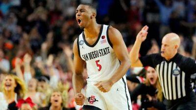 Butler's buzzer-beater stuns FAU, sends San Diego State to final