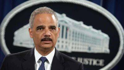 Former US Attorney General Eric Holder set to give commencement speech at University of Wisconsin-Madison