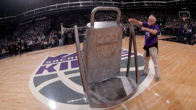 Phil Jackson - Chase Center - Charlotte Hornets - Sacramento Kings remind fans of cowbell ban at Chase Center ahead of Game 3 - foxnews.com - Usa - San Francisco - Los Angeles - state Utah - county Kings - state Golden - county Dillon - county Brooks