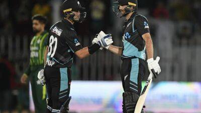 Shaheen Shah Afridi - Daryl Mitchell - Tom Latham - Will Young - Hailstorm Ends Pakistan-New Zealand T20I After Mark Chapman Blitz - sports.ndtv.com - New Zealand - Pakistan -  Lahore - Chad