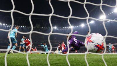 Thrilling Arsenal comeback but draw hits title hopes