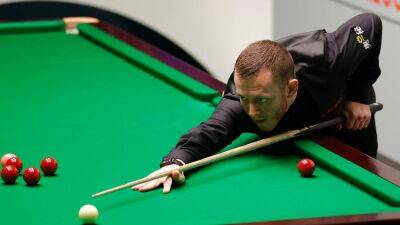 Mark Allen seals win over Stuart Bingham to reach to World Snooker Championship quarter-finals