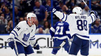 Maple Leafs net overtime winner to take series lead in Game 3 over Lightning