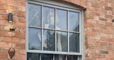 A new Taylor Swift cardboard cut-out has popped up after Tram Taylor debate - manchestereveningnews.co.uk - Manchester