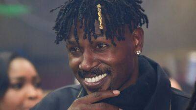 Antonio Brown - Antonio Brown breaks silence after report of arrest warrant over unpaid child support surfaces - foxnews.com - Florida - Dubai -  Atlanta - state New York - county Bay