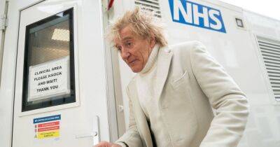 Rod Stewart backs striking doctors and wants to pay for more hospital scans