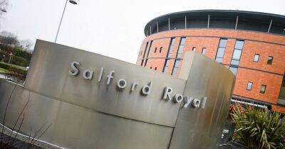 Staff and patients left without running water amid five hour outage at major hospital - manchestereveningnews.co.uk - Manchester