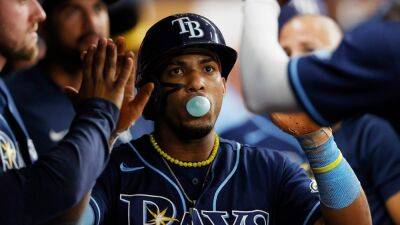 Rays' Wander Franco makes incredible bare-handed catch vs Astros