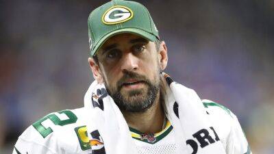 Aaron Rodgers 'may be overrated and washed up,' ex-NFL quarterback suggests
