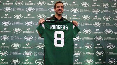 New Jets QB Aaron Rodgers - Super Bowl III trophy 'looks lonely' - ESPN
