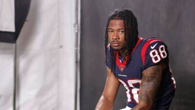 Texans' John Metchie III participates in first practice since leukemia diagnosis