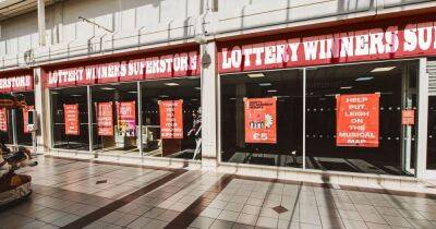 Tom Jones - Wigan band open pop-up shop in home town in quest for number one album - manchestereveningnews.co.uk - Britain - Manchester