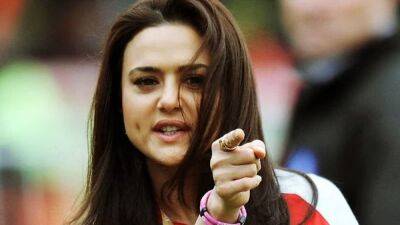 "How Much Do They Eat?" Preity Zinta Reveals She Once Made 120 Aloo Paranthas For Punjab Kings Players. Harbhajan Singh Reacts