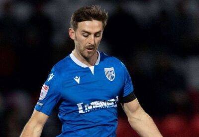 Robbie McKenzie signs new deal with Gillingham