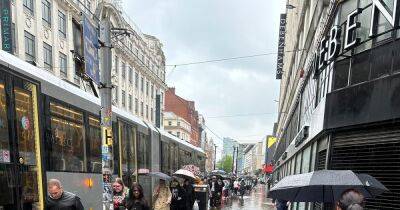 "WTF man": Moment sudden downpour floods Market Street as shoppers dodge - manchestereveningnews.co.uk - Manchester