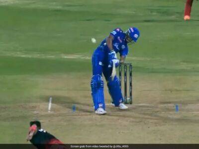 Watch: Tilak Varma Plays 'Helicopter' Shot vs RCB, Draws MS Dhoni Comparisons - sports.ndtv.com - India -  Bangalore