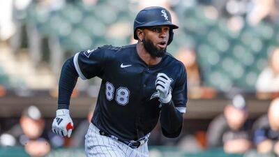 White Sox's Luis Robert benched for jogging out grounder; team falls to 7-21 after allowing 10 runs in seventh