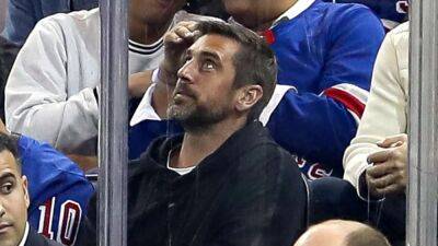 Aaron Rodgers - Seth Wenig - Stanley Cup Playoffs - Aaron Rodgers greeted with massive cheers as he watches Rangers-Devils playoff game - foxnews.com - Usa - New York -  New York - state New Jersey - county Park