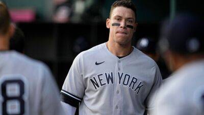 Yankees to evaluate Aaron Judge's mild hip strain Monday - ESPN