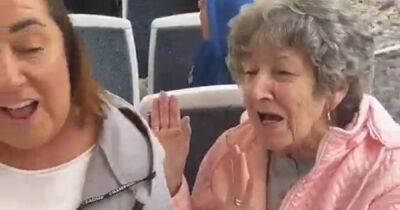 'Heart warming' moment children sing along and dance with elderly woman on Metrolink